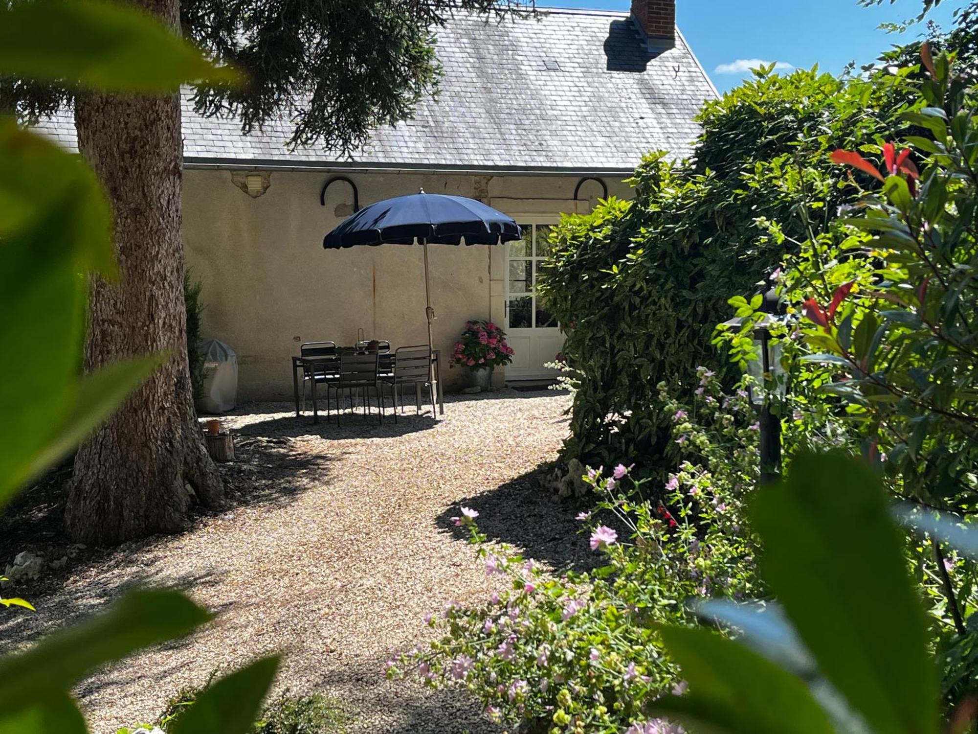 Charming Cottage In Chateau Les Roches Gardens Мон-Сен-Жан Экстерьер фото